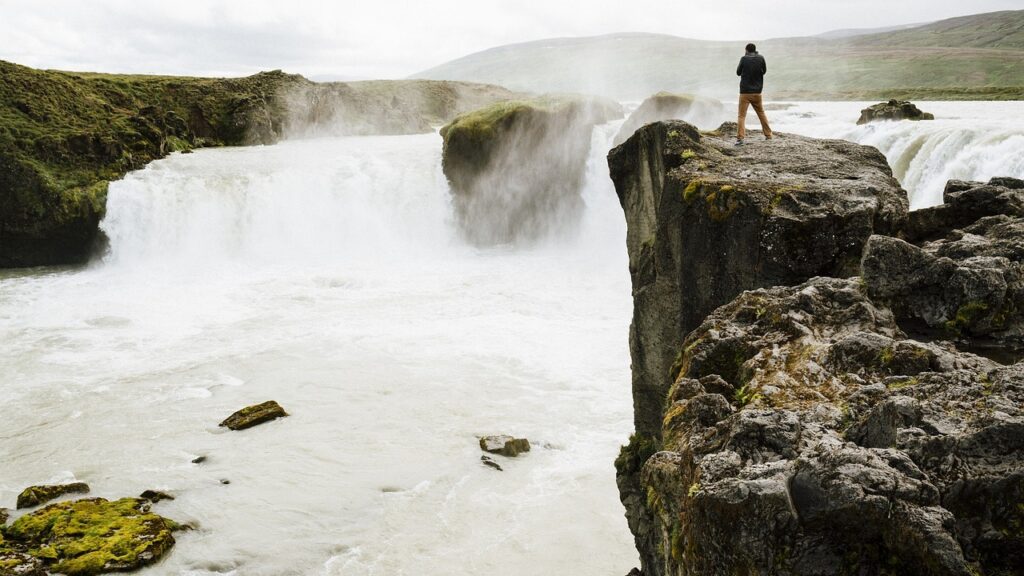 Dreaming About Jumping off a Cliff: Decoding Dream Symbolism