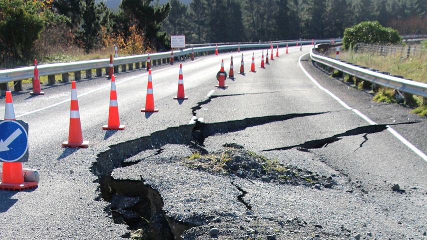 What Does Dreaming About Earthquakes Mean